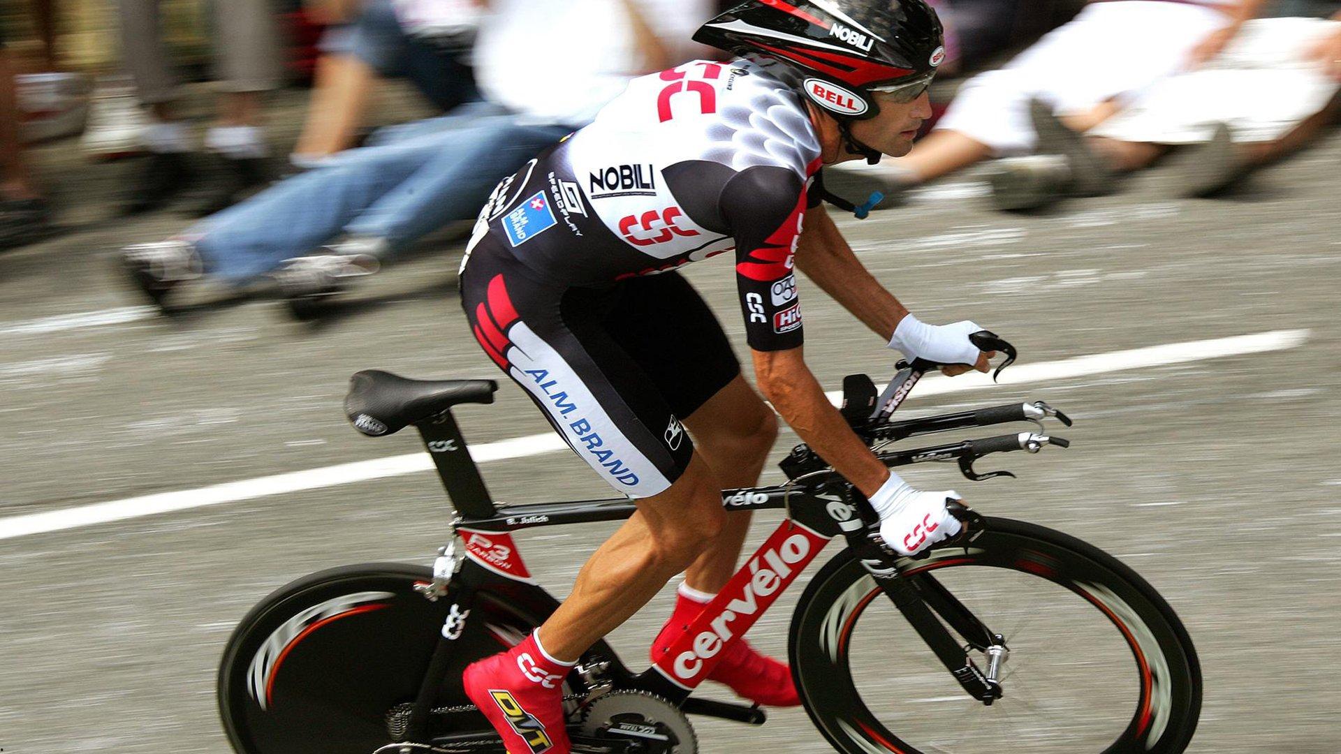 中国花样滑冰新星闪耀国际赛场，双人滑组合斩获大奖赛金牌