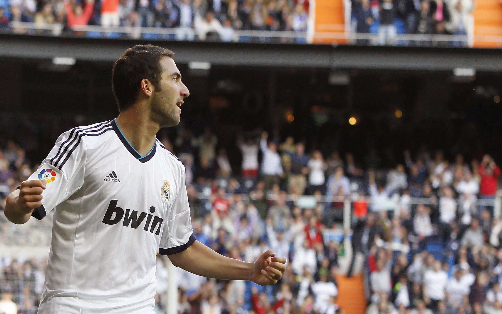 库里狂飙12记三分球 勇士主场大胜湖人