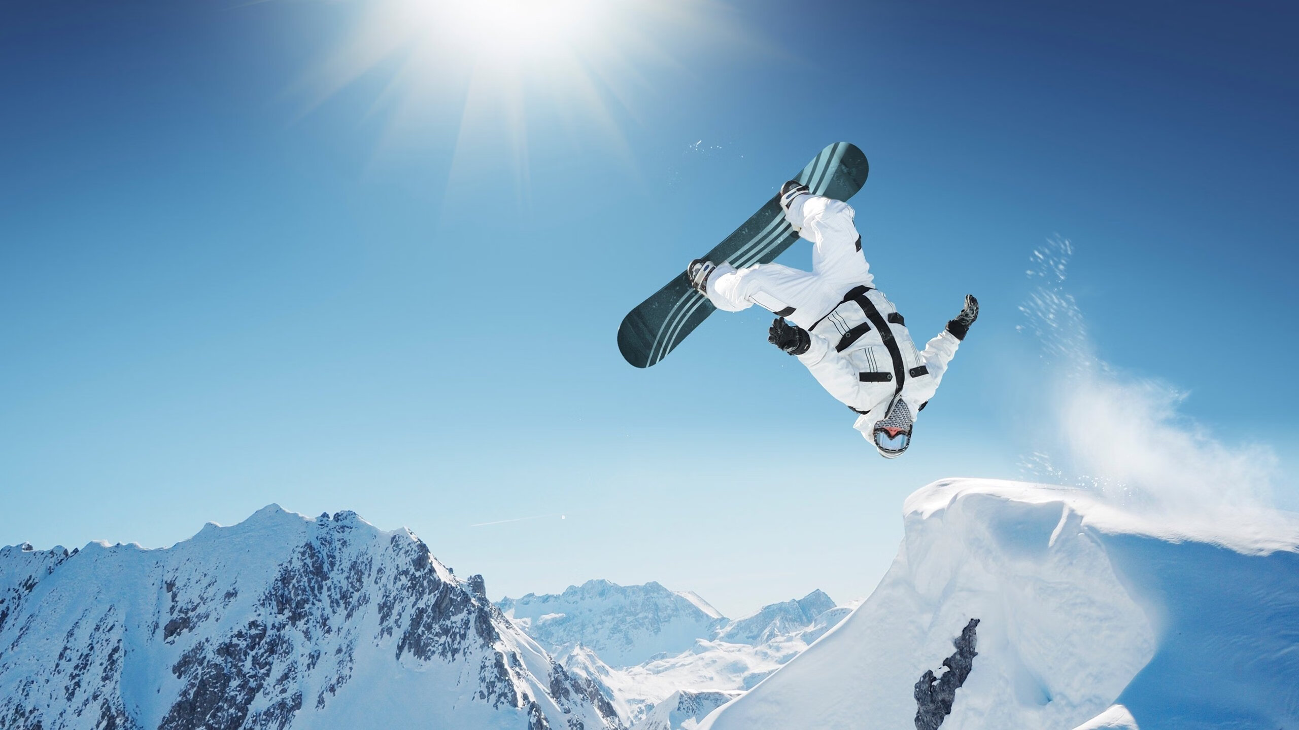 自由泳巅峰对决，世界纪录保持者再创佳绩，新星选手异军突起